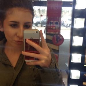 Meet your Posher, Chloe